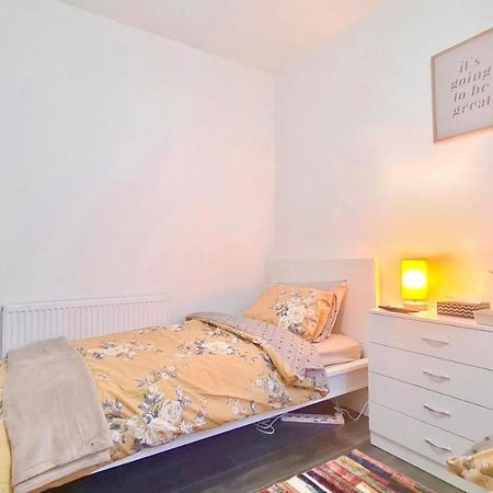 Deluxe Private Room In Manor Park London Ngoại thất bức ảnh