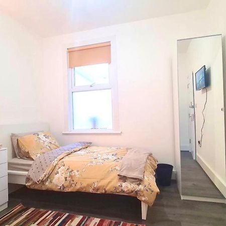 Deluxe Private Room In Manor Park London Ngoại thất bức ảnh