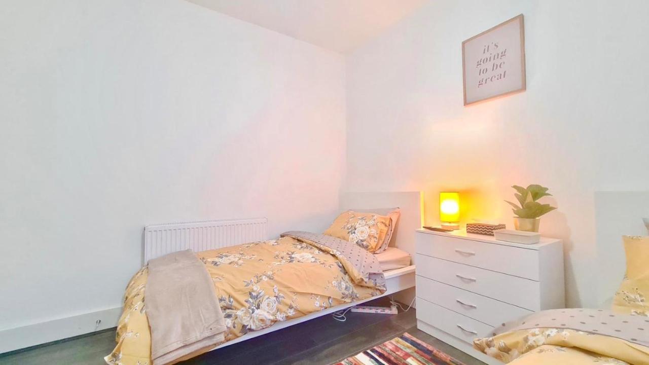 Deluxe Private Room In Manor Park London Ngoại thất bức ảnh
