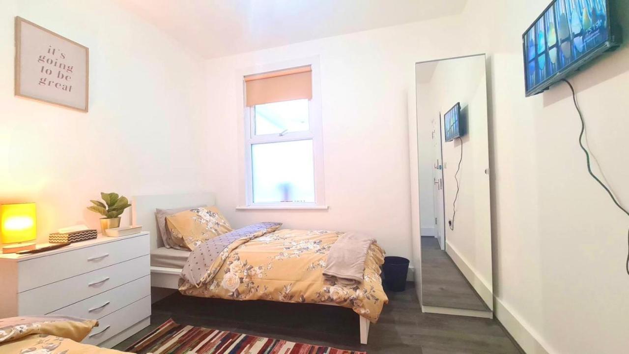 Deluxe Private Room In Manor Park London Ngoại thất bức ảnh